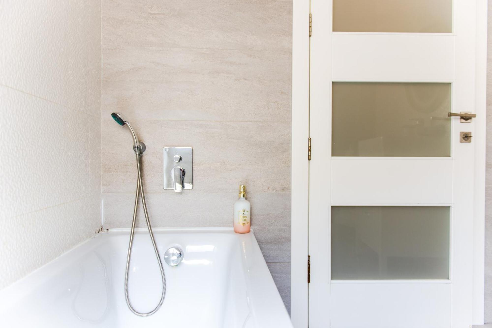 Mediterranean Abode - Spacious Apartment In Swieqi Is-Swieqi Bagian luar foto
